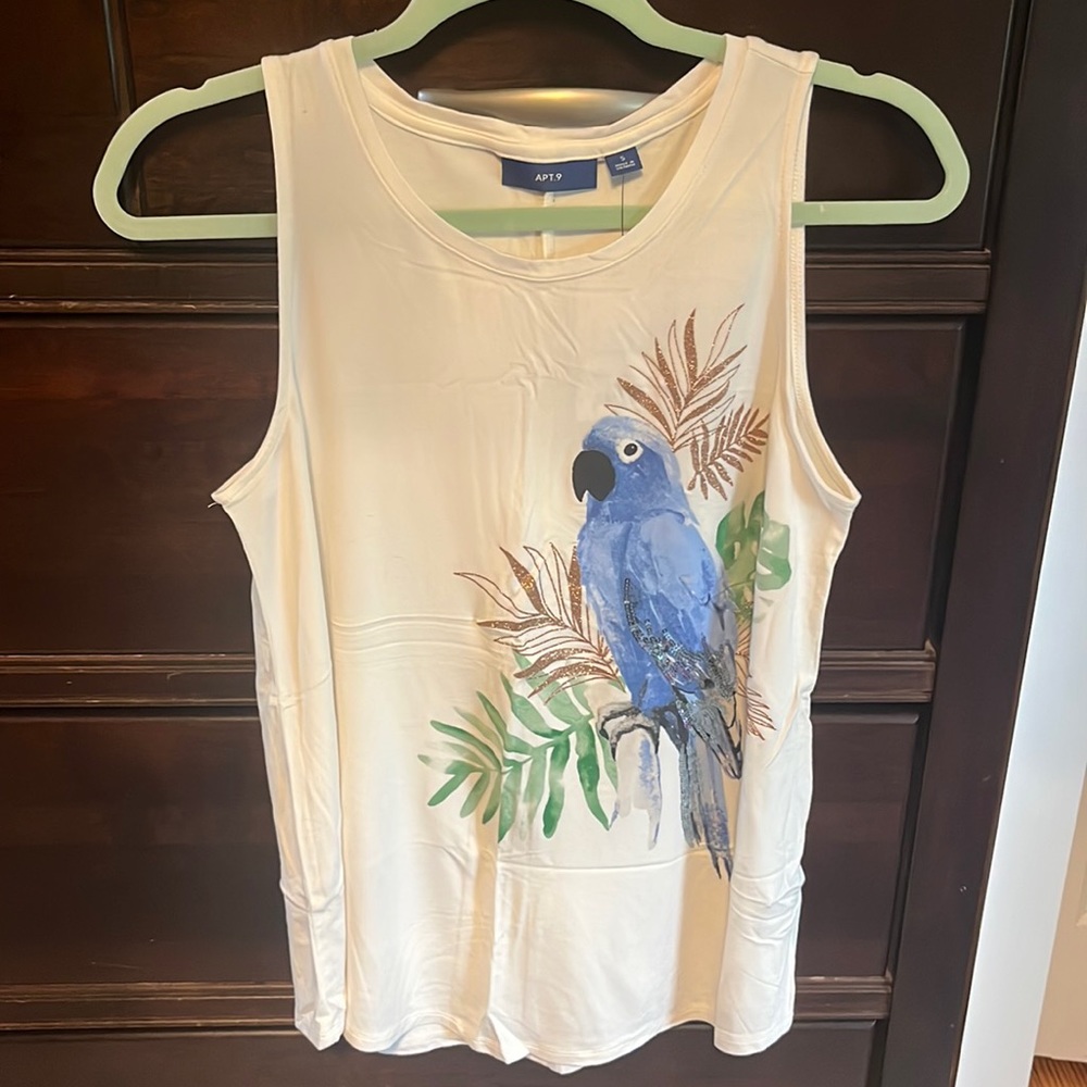 NWT parrot design tank. Size S. Super soft and stretchy.